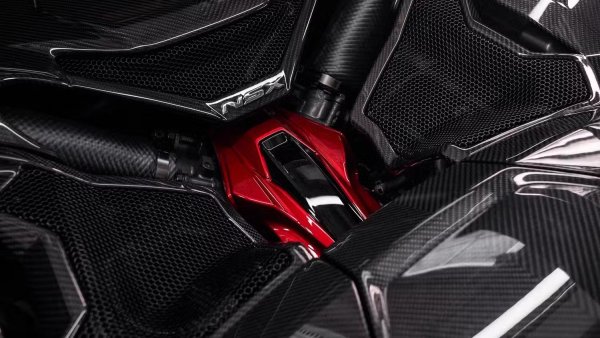 NSX демонстрира, че изтънчеността и балансът могат да съперничат на грубата сила, спечелвайки му трайно уважение както сред ентусиастите, така и сред инженерите. Когато второто поколение пристигна в средата на последното десетилетие, японската суперкола остана вярна на формулата на V6, но добави двойни турбокомпресори и три електрически мотора. 

Продажбите обаче никога не бяха високи и в крайна сметка моделът беше спрян, но след като се появи финална серия - Type S, с мощност 600 к.с.