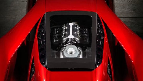 Част от причината, поради която спечели, беше решението на Ford да инсталира V6 вместо по-голям двигател, което даде на американската компания някои предимства в баланса на производителността. По-малкият му размер и относително добрата икономия на гориво в сравнение с някои от по-големите двигатели също осигуряват ползи за издръжливостта. В същото време мощността достигна 650 к.с.