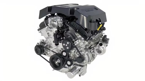 Въпреки скептицизма, V6 предлага няколко предимства като по-добър разход на бензин, подобряване на управлението (чрез по-малко тегло отпред) и допълнително мърморене в ниския клас благодарение на турбо системата. Освен това моторът развива 450 к.с. и ускорява до 100 км/ч само за 5,6 секунди.