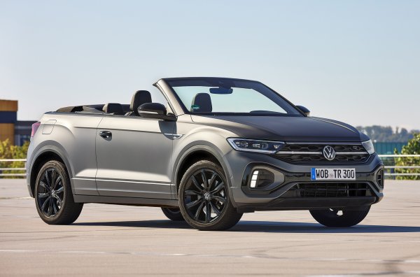 Германската компания ще пусне 999 ексклузивни кабриолет-кросоувъра. Специалната версия се различава от другите варианти по матово сивия цвят на каросерията, антрацитни джанти с диаметър 18 инча, пакета антихром и изобилие от стандартно оборудване.