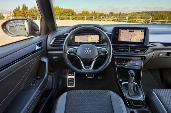 Пакетът Edition Plus включва 19-цолови джанти, адаптивно шаси, медийна система Discover Pro и акустика BeatsAudio. На праговете е поставена табела със серийния номер на екземпляра от серията. 1,5-литров турбо двигател с мощност 150 к.с., който работи със 7-степенна роботизирана скоростна кутия и задвижване на предните колела.