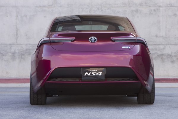 Детройт 2012 - Toyota NS4 Plug-in Hybrid Concept