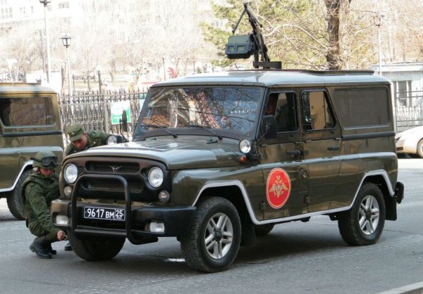 Деветместна удължена версия на УАЗ-31514, ползваща и по-мощен двигател: 2.9-литров с 84 конски сили. Произвеждан е между 1996 и 2010, но в съвсем малки серии. 
