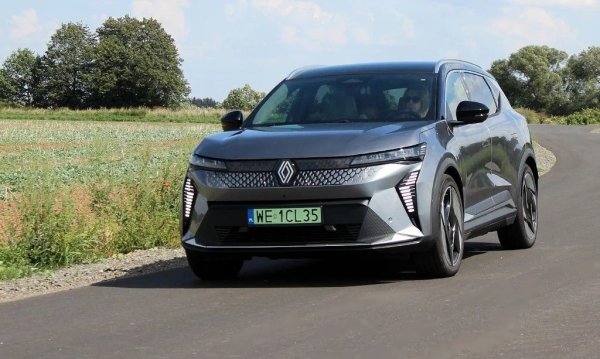 Списъкът започва с електрическото Renault Scenic. В този случай повечето от проблемите, докладвани от потребителите, са свързани с дребни проблеми с информационно-развлекателната система. Сервизите ефективно отстраняват дефектите по гаранция и ремонтът отне по-малко от един ден.