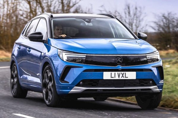 От гледна точка на някои потребители, които обикновено купуват автомобили на вторичния пазар, победата на Grandland вероятно е изненада. Моделът обаче напълно заслужава първото място, особено ако сравним резултатите от настоящото поколение с предшественика си.

Като се вземат предвид всички варианти, налични на пазара, само 4 процента от анкетираните потребители се оплакват от проблеми с настоящото поколение Vauxhall Grandland (дребни електронни повреди). За сравнение, в предишното поколение (2019-2024 г.) тя е била цели 19% от анкетираните.
