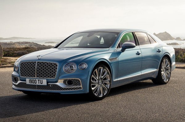 Най-скъпият сериен автомобил на Bentley също дебютира на изложението. Седанът Flying Spur Mulliner ще бъде третият член на семейството поръчкови модели Bentley Mulliner Collections, като се присъединява към купето и кабриолета Continental GT. Моделът с V8 двигател струва минимум 258 500 евро, а вариантът с W12 започва от 270 500 евро. Цените на варианта с хибридно задвижване, който също ще се предлага за този модел, все още не са обявени.