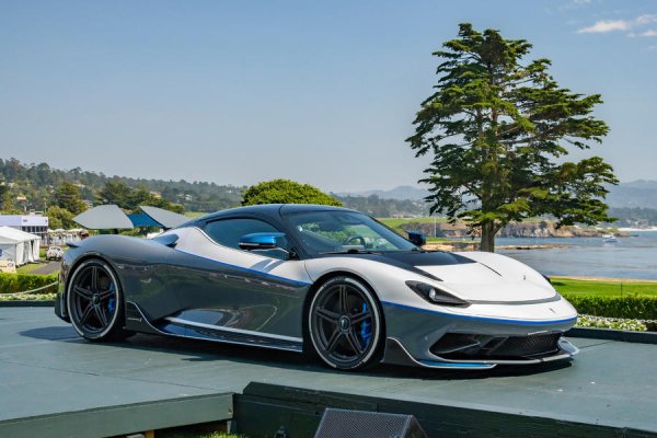 Хиперколата най-накрая беше показана в производствения си вариант, като това става две години след нейната официална премиера, която се състоя на автосалона в Женева. Това е най-мощният италиански автомобил, който има разрешение за движение по обществени пътища. Задвижването му става с 4 електромотора на хърватската Rimac, като съвкупната им мощност 1926 к.с. и 2300 Нм въртящ момент. От Battista ще бъдат произведени едва 150 бройки.