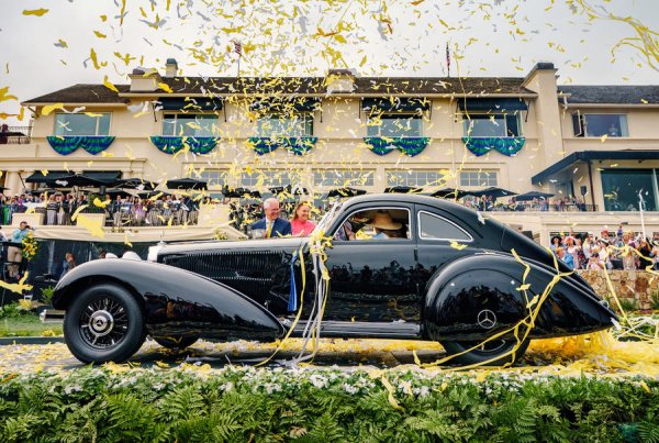 Произведеният през 1938 година Mercedes-Benz 540K Autobahnkurier спечели голямата награда на Pebble Beach Concours d&rsquo;Elegance. Този модел се появява като концепция на изложението в Берлин през 1934 година, като е притежател и на още редица награди от различни изложения. Под капака му е поставен 5,4-литров двигател с 8 цилиндъра, развиващ 180 к.с.