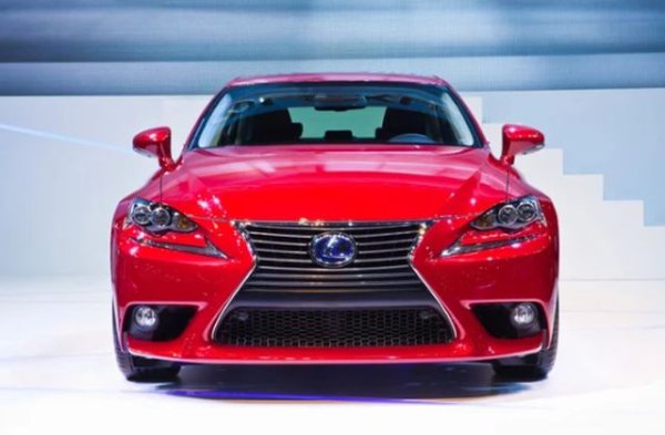 Брой изтегляния, които този модел се очаква да има за 30 години: 0,7

Lexus IS 300 разполага с луксозен и удобен интериор, но управлението на колата не предизвиква възторг у много специалисти.