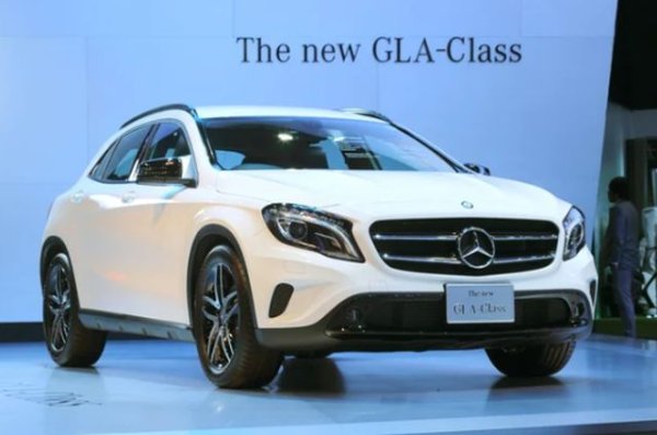 Брой изтегляния за този модел се очаква да има за 30 години: 0,6

Най-новият Mercedes-Benz GLA има просторни седалки, но лошо впечатление правят някои твърди пластмаси в интериора.