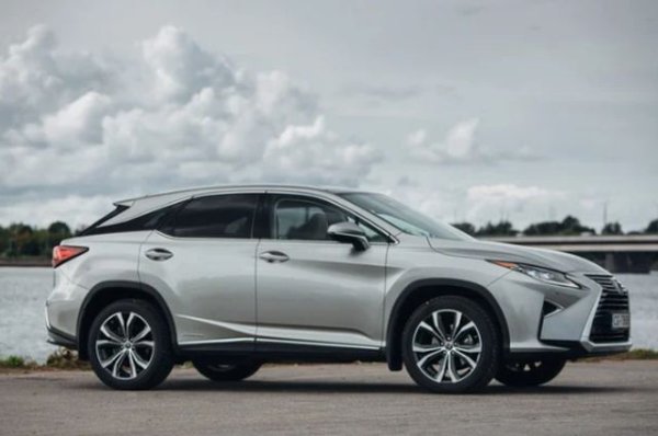 Брой изтегляния, които този модел се очаква да има за 30 години: 0,5

Експерти хвалят най-новия Lexus RX за лекото му возене, но неговата информационно-развлекателна система изисква специално обучение.