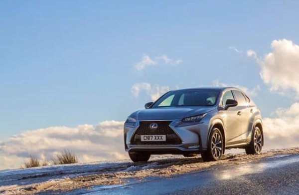 Брой изтегляния, които този модел се очаква да има за 30 години: 0,3

Най-новата версия на Lexus NX има просторен интериор, но управлението му не е от най-съвършените.