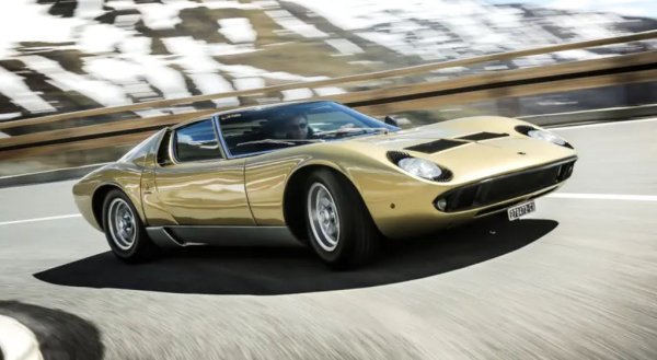 Първият суперавтомобил в историята. Двуместното Miura със средноразположен двигател предлага почти всичко, което ни харесва днес. Най-известният вариант е по-късният P400 SV с мощния V12 двигател с 380 к.с.