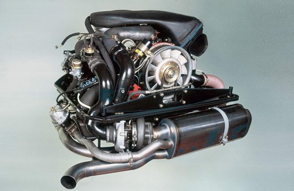 Ханс Мезгер е емблематичен инженер на Porsche, отговорен за създаването на оригиналния плосък двигател с въздушно охлаждане в 911, на 12-цилиндровия "боксер", който носи световна слава на състезателния автомобил 917, както и на двигателя TAG Turbo, който задвижва някои от състезателните автомобили на McLaren във F1. Години след пенсионирането му, Porsche ще използва много от компонентите, които правят двигателите на Мезгер идеални за висока производителност, като тежък блок, вериги на разпределителния вал със задвижвани от зъбни колела междинни валове (вместо уплътнени лагери) и смазване със сух картер. Те са поставят на 6-цилиндрови боксери за топ-версии на 911, пуснати в края на 1990-те години (поколения 996 и 997), които включват GT3, Turbo и страховитите модели GT2. 

Техните двигатели днес се наричат двигатели Mezger и осигуряват характерен звук, който липсва на по-късните 6-цилиндрови мотори на Porsche. Последният двигател на Mezger е 4.0-литровият, 6-цилиндров "боксер", който Porsche монтира на специалното издание 997 GT3 RS 4.0, пуснато през 2011.
