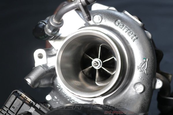 Моторното масло в турбокомпресора се нагрява до много високи температури и бързо се разгражда. Захранването и дренажът на маслото към модула са вероятни места за течове и поради високото налягане маслото може бързо да изтече. Ако междинният охладител е запушен, въздухът, подаван към буталната част, ще бъде много горещ, което допринася за детонация и прегряване.
