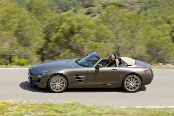  Mercedes-Benz SLS AMG Roadster