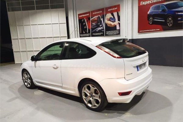 През 2008 г. испанското подразделение на Ford пусна ограничена серия от 600 бройки, с която отдаде почит на своите пилоти във WRC. Колата, посветена на Мико Хирвонен, се предлагаше единствено в бяло, като получи специфичен аеродинамичен комплект и 18-цолови алуминиеви джанти. Хечбекът с двигател 1.8 TDCi със 115 к.с. струва 18 570 евро.