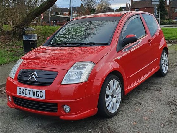 Както в случая с C4 by Loeb, Citroen пусна и специално издание на C2, което е по-рядко. В основата му е версията VTS версията, която по това време има 1,6-литров двигател със 125 к.с. 