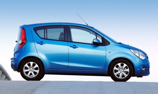 Среден процент проблеми: 18.6%
Среден пробег: 74 000 км
Второто поколение на най-малкия Opel бе на пазара между 2007 и 2014, но всъщност изобщо не бе Opel, а просто ребрандирана версия на произвежданото в Унгария Suzuki Splash. Eдинствената по-сериозна слабост на този автомобил е склонността към корозия на по-закътани места като в багажника. Автоматичната трансмисия създава доста проблеми, но е относително рядка. Все пак добрият резултат на Agila е свързан и с много малкия среден пробег. 
