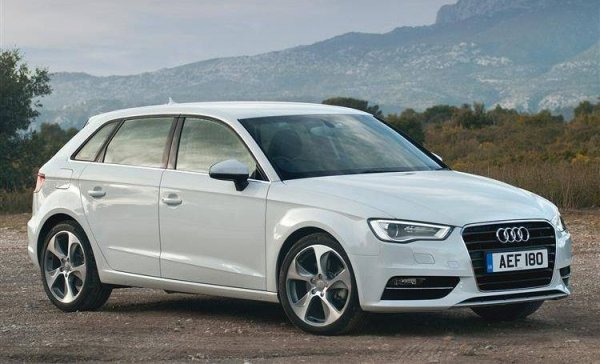 Среден процент проблеми: 18.5%
Среден пробег: 137 000 км
Второто поколение на А3 (Typ 8P), произвеждано до 2013, няма сериозни слабости. Изключението е една производствена серия от двигателя 2.0 TDI (с код BKD), при която често се напукват цилиндровите глави. Имаше сервизни акции за горивопроводите на дизеловите агрегати и за средния подглавник на задната седалка. И тук, както и във всички други модели на групата VW, трябва да се внимава с бензиновите 1.2 и 1.4 TFSI, производство преди октомври 2012, защото при тях ангренажната верига може да се разтегне и да прескочи. 
