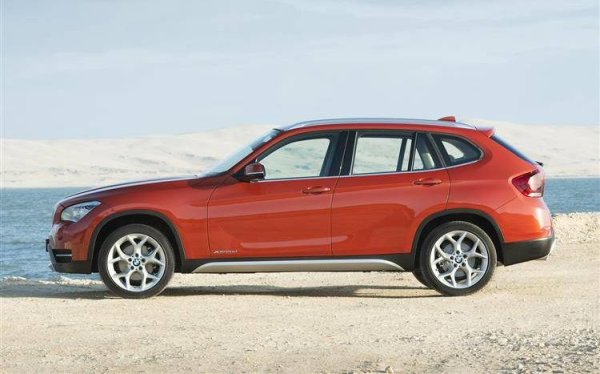 Среден процент проблеми: 17.2%
Среден пробег: 133 000 км
Първата генерация на Х1 (E84, 2009-2015) е най-добре представящото се BMW в класацията на TUV от години насам. При двулитровите дизели трябва да се следи състоянието на ангренажната верига, която е податлива на разтягане и е добре да се подмени след 100,000 км - операция, която ще ви струва към 2500 лева в България. Имаше сервизни акции за спирачната система и сервото на волана. 
