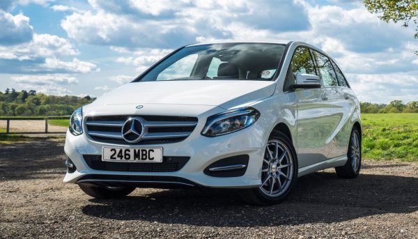 Среден процент проблеми: 14.6%
Среден пробег: 107 000 км
Второто поколение (W246) се появи през 2011 и остана в производство до 2019. Впоследствие претърпя сервизни акции за кормилната уредба, въздушните възглавници, обтегача на ангренажната верига и коланите. 