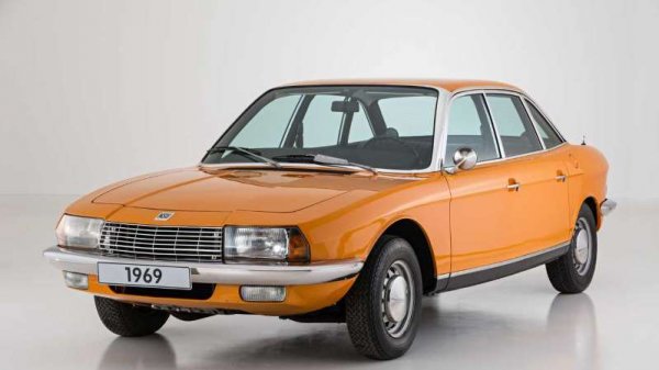 Най-прочутият модел, поне сред европейските, с двигателя на Ванкел, е може би този, който най-добре подчертава основните недостатъци на младата технология като преждевременно износване на някои компоненти и висок разход на масло и гориво. Тук той има два ротора, работен обем от 995 кубика и мощност 115 к.с. Моделът е обявен за кола на годината през 1968 г. поради многото иновативни технически и стилистични елементи. За 10 години са произведени над 37 000 бройки.