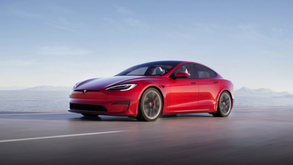 Това е резултатът за могъщия Model S Plaid, който успява да изпревари с цели 8 км основния си конкурент - Lucid Air. 
