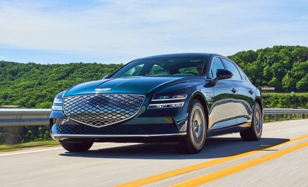 Още един модел на вездесъщата архитектура Е-GMP на Hyundai. Премиум марката на корейците още не е представена официално в България, но и това предстои. 
