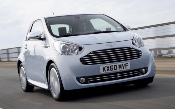 Aston Martin също изненада автомобилния свят с решението си да пусне на пазара странен за марката модел. При това не само като външен вид, но и като размери. Заради високата си цена, той беше различен от останалите в класа си , в това число и от Toyota iQ, на която е базиран. А оправданието за появата му беше, че марката е принудена да направи такава кола, за да спазва нормите за вредни емисии. От Cygnet бяха продадени едва 300 бройки, което е напълно разбираемо с оглед на това, че за същите може да се купи BMW 3-Series.
