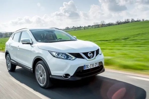 Golf отбелязва десета поредна година на върха. Въпреки че пазарът се свива с 1.6%, германският хечбек удържа комфортна преднина от 157 000 бройки пред втория Renault Clio. За отбелязване е обаче, че две трети от всички продажби на Golf са само на два пазара: Германия и Великобритания. 
Polo е на трето място, а Nissan Qashqai (на снимката) става първият кросоувър, попаднал в Топ 5. 
