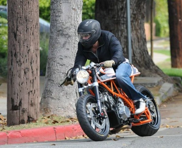 Пит има няколко машини, построени от Джеси Руук, включително едно чудовище на име Jaden - по същество силно доработен KTM Super Duke. Според очевидци това е един от най-оглушителните мотори в историята. 
