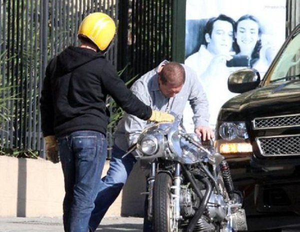 Още един действително уникален мотоциклет. Единственият познат компонент тук е двигателят от Ducati, производство 1974 година. Всичко останало е произведено на ръка и от фантазията на големия японски конструктор. 
