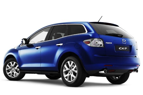 Отзад разликите на американската и европейската версии се ограначават до едва забележимите тук стопове за мъгла, интегрирани в бронята, снимка: © Mazda Motor Europe  