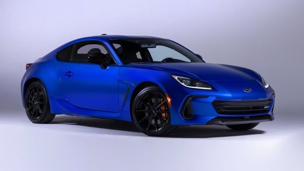 Двигател - 2.4-литров, боксер с 4 цилиндъра

Мощност - 228 к.с.

Въртящ момент

Въртящ момент – 250 Нм

Ускорение от 0 до 100 км/ч - 5.8 секунди 