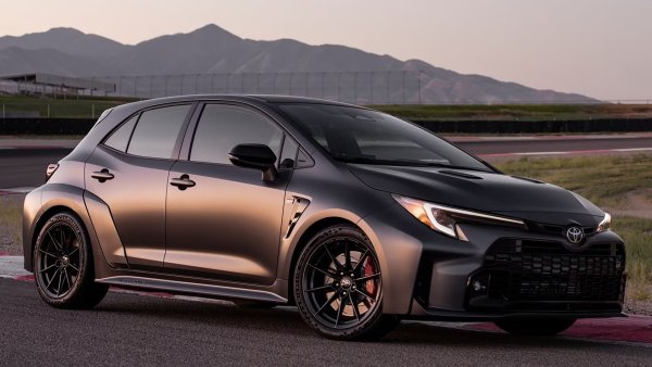 Двигател &ndash; 1,6-литров, редови 3-цилиндров турбокомпресор

Мощност - 300 к.с.

Въртящ момент &ndash; 400 Нм

Ускорение от 0 до 100 км/ч &ndash; 5 секунди