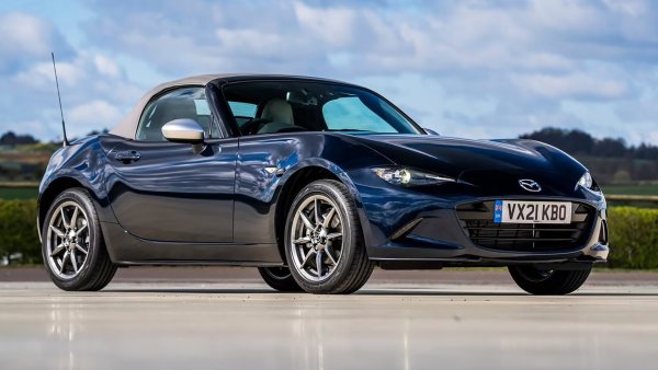 Двигател &ndash; 2,0-литров редови 4-цилиндров

Мощност &ndash; 181 к.с.

Въртящ момент &ndash; 205 Нм

Ускорение от 0 до 100 км/ч &ndash; 5 секунди