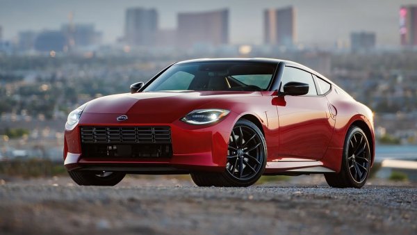 Двигател &ndash; 3,0-литров V6 с два турбокомпресора

Мощност - 400 к.с.

Въртящ момент &ndash; 475 Нм

Ускорение от 0 до 100 км/ - 4.5 секунди