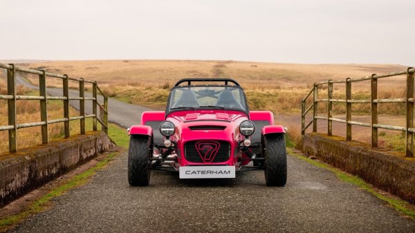 Двигател &ndash; 2,0-литров редови, 4-цилиндров двигател с компресор

Мощност - 310 к.с.

Въртящ момент &ndash; 297 Нм

Ускорение от 0 до 100 км/ч &ndash; 2,8 секунди