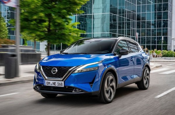 Nissan Qashqai e-Power използва оригинално решение: 1,5-литровият бензинови двигател никога не движи колелата директно, а действа изключително като генератор за електрическия мотор с мощност 205 к.с. В града, където скоростите са ниски и спиранията са чести, тази схема изразява максималната си ефективност, позволявайки на японския кросоувър да измине 100 км с по-малко от 4,1 литра.