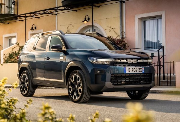 Изненадващ резултат за средно голям SUV - неговият пълен хибрид с 1,8-литров двигател със 155 к.с. може да измине 100 км с по-малко от 3.6 литра, използвайки максимално способността на хибридната система да възстановява енергия при забавяне и спиране.