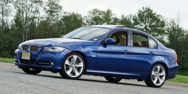 Моделът BMW 335i беше измъчван от два основни проблема. Първо, бензиновата помпа се поврежда често и най-вече неочаквано, което води и до повреда на двигателя. Същото важи и за турбината, която бързо се износва и се чупи.

Тези две щети не са никак евтини, като ремонтът им може да излезе доста солено. В някои случаи той е на цената на приличен VW Golf. Затова и най-добрият начин да се избегне това главоболие, е да не си купувате тази кола.