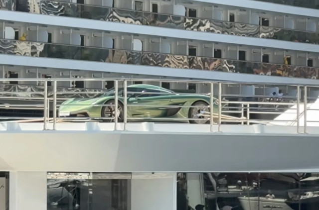 Koenigsegg Jesko Absolut яхта