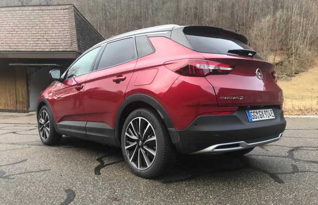 Opel Grandland X Hybrid4 