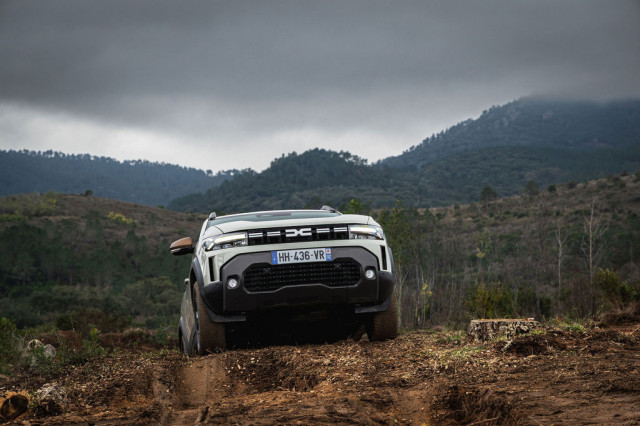 Dacia Duster Hybrid-G 150, 2026, тест драйв