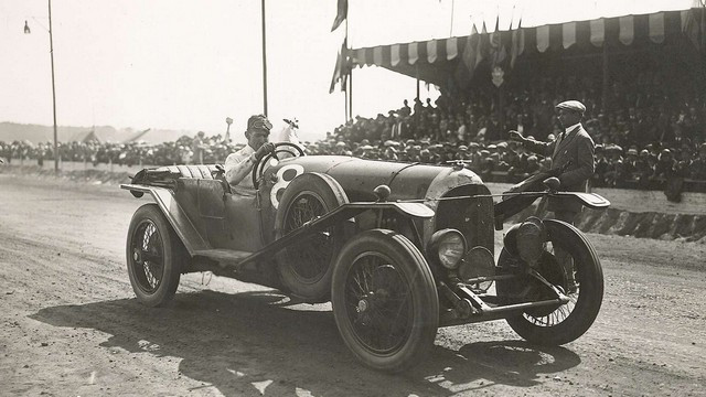 this-37-million-bentley-is-the-first-car-entered-in-the-first-le-mans-24-hours-race_9