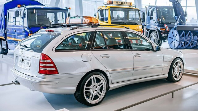 Mercedes C 32 AMG медицински автомобил 