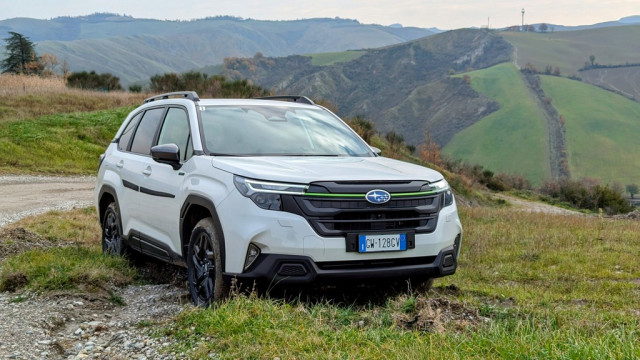 Subaru Forester 2025, тест драйв