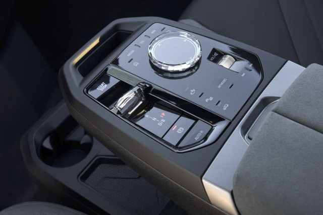 BMW iX xDrive60, 2025