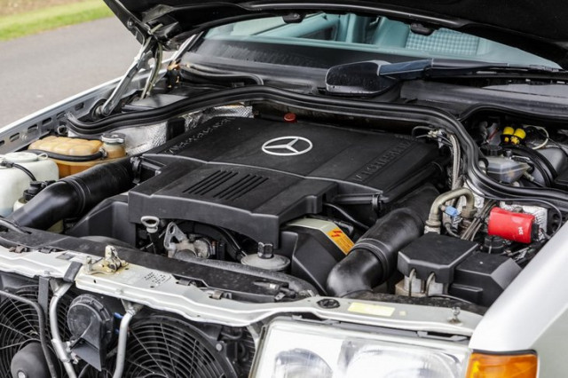  Mercedes-Benz 500E от 1991 г.-4 